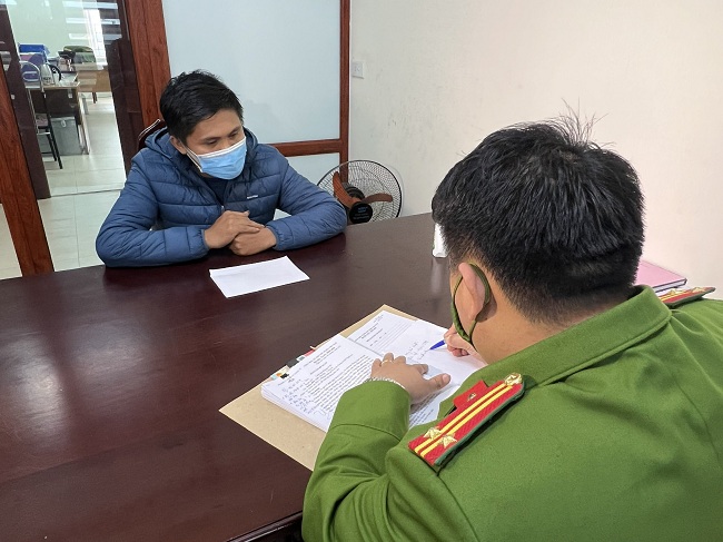 Đối tượng Đặng Hữu Huỳnh bị bắt giữ về hành vi sản xuất, buôn bán hàng giả