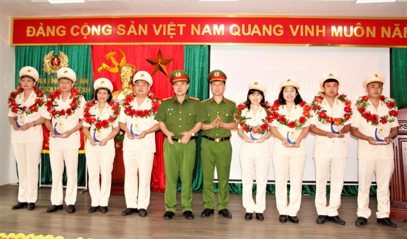 Các cá nhân điển hình được tuyên dương