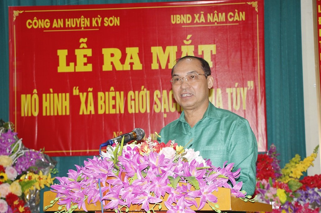 Đồng chí Vi Hòe, Bí thư Huyện ủy Kỳ Sơn phát biểu tại lễ ra mắt