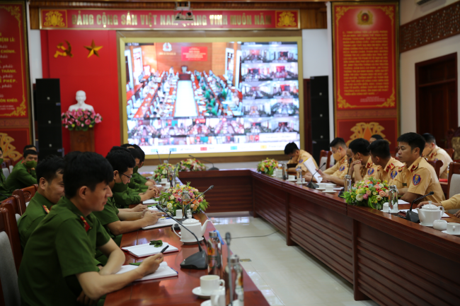 Hội nghị được tổ chức trực tuyến từ điểm cầu Công an tỉnh tới Công an các huyện, thành, thị
