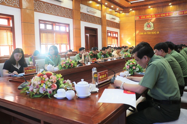 Các đại biểu tới dự