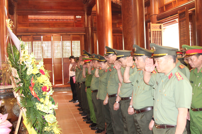 Các đại biểu tưởng nhớ Chủ tịch Hồ Chí Minh 