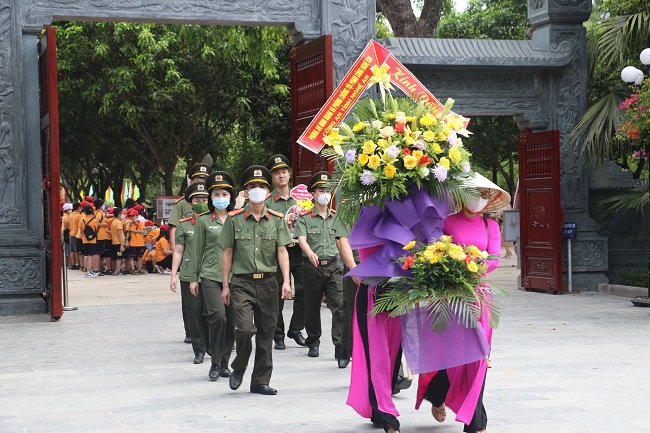 Phòng An ninh mạng và phòng chống tội phạm sử dụng công nghệ cao, Công an tỉnh Nghệ An dâng hoa, dâng hương tại Khu di tích Kim Liên