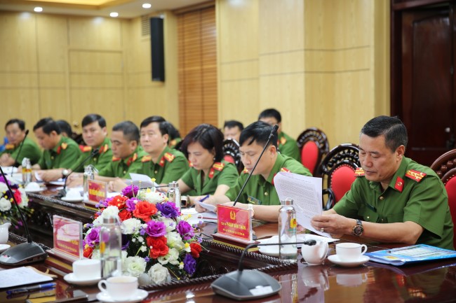 Các đại biểu tới dự