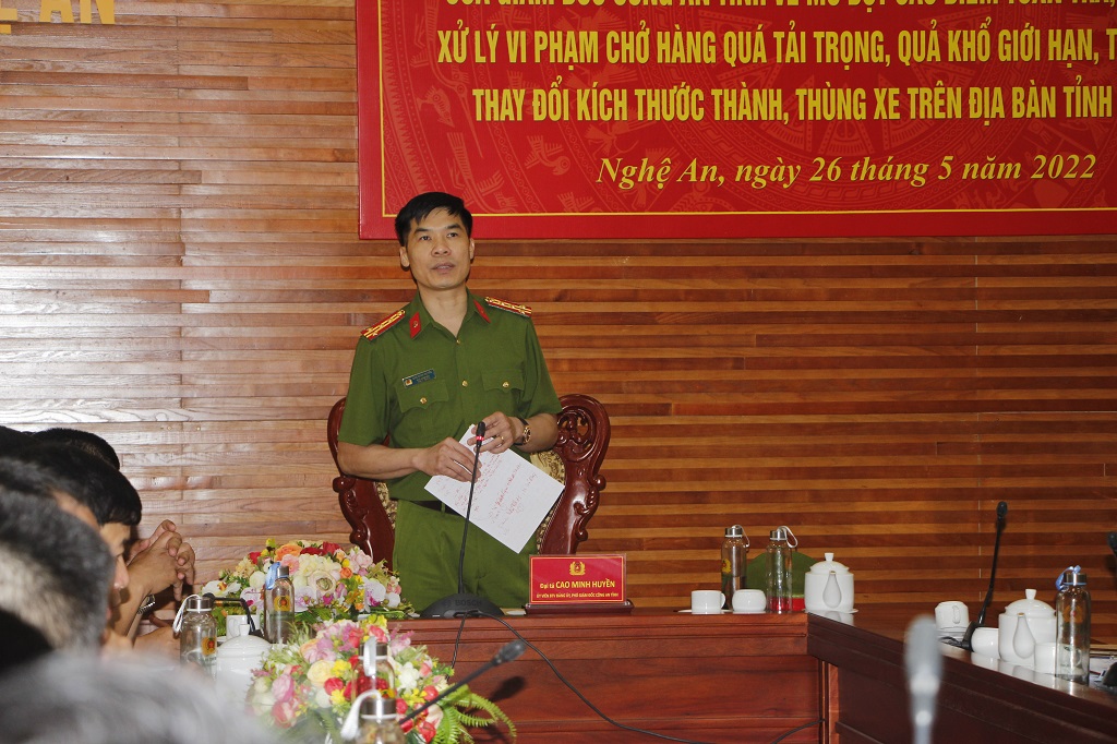 Đồng chí Đại tá Cao Minh Huyền, Phó Giám đốc Công an tỉnh phát biểu kết luận Hội nghị