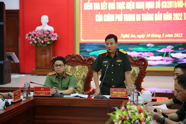 Đồng chí Đại tá Nguyễn Hồng Nguyên, Phó Chánh Văn phòng Bộ Công an và đồng chí Đại tá Phạm Xuân Diệu, Phó Cục trưởng Cục tác chiến Bộ Tổng Tham mưu Bộ Quốc Phòng đồng trưởng đoàn kiểm tra phát biểu kết luận
