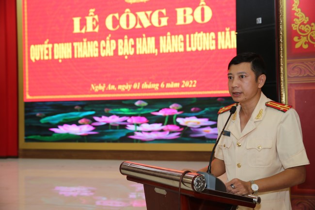 Thay mặt lãnh đạo Công an các đơn vị địa phương, đồng chí Thượng tá Bùi Văn Đạo, Trưởng Công an thị xã Thái Hòa cảm ơn sự quan tâm, tạo điều kiện mọi mặt của Bộ Công an và Đảng ủy, Ban Giám đốc Công an tỉnh đối với các đồng chí được thăng cấp bậc hàm, nâng bậc lương năm nay, đồng thời hứa sẽ tiếp tục nêu cao tinh thần trách nhiệm, khắc phục khó khăn, tự giác phấn đấu, rèn luyện, hoàn thành xuất sắc nhiệm vụ đảm bảo an ninh trật tự trên địa bàn, xứng đáng với niềm tin của Đảng, của Nhân dân.