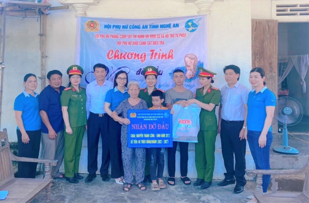 Sự hỗ trợ về cả vật chất lẫn tinh thần của những “mẹ đỡ đầu” góp phần nâng bước “các con” vượt qua khó khăn, vững vàng trong cuộc sống