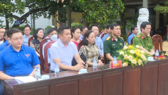 Đại diện các ban, ngành và tổ chức chính trị xã hội tham dự lễ