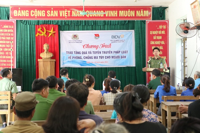 Đoàn Thanh niên Công an tỉnh tổ chức tuyên truyền kiến thức pháp luật