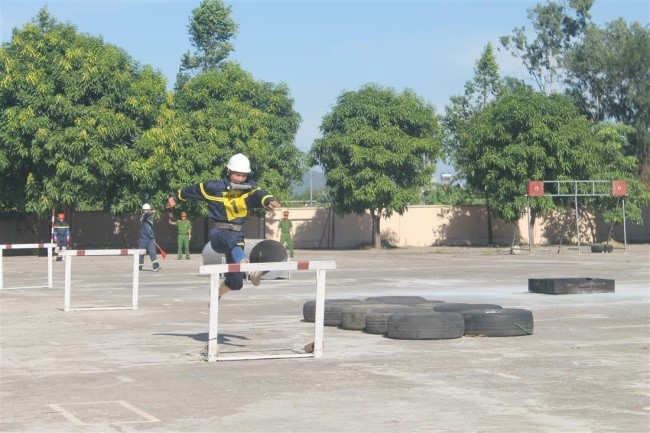 Bất chấp cái nắng như đổ lửa, các thành viên trong đội tuyển Công an tỉnh vẫn hăng say tập luyện, với sự quyết tâm đạt thành tích cao nhất tại Hội thi thể thao lần này