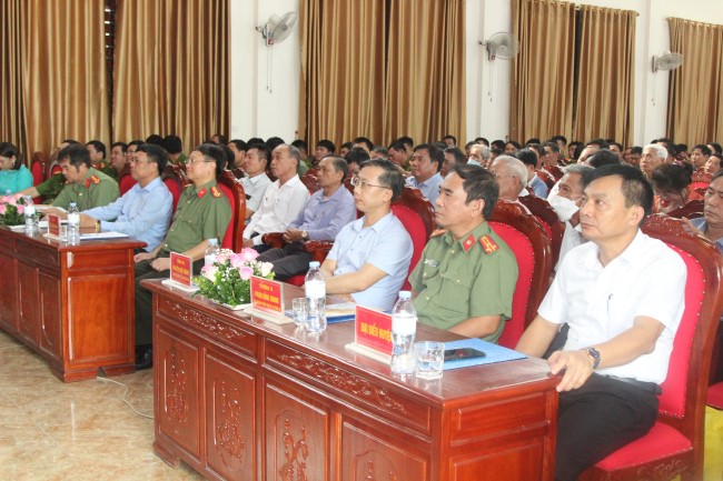 Các đại biểu tới dự