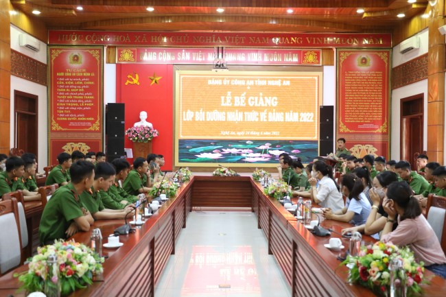 Lớp nhận thức về Đảng được khai giảng và học tập trong thời gian 05 ngày