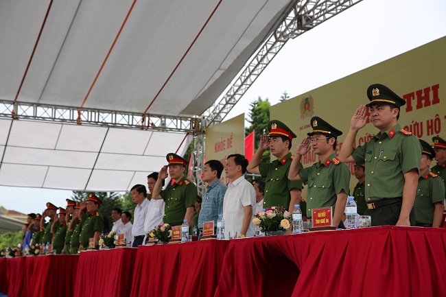 Các đại biểu tới dự