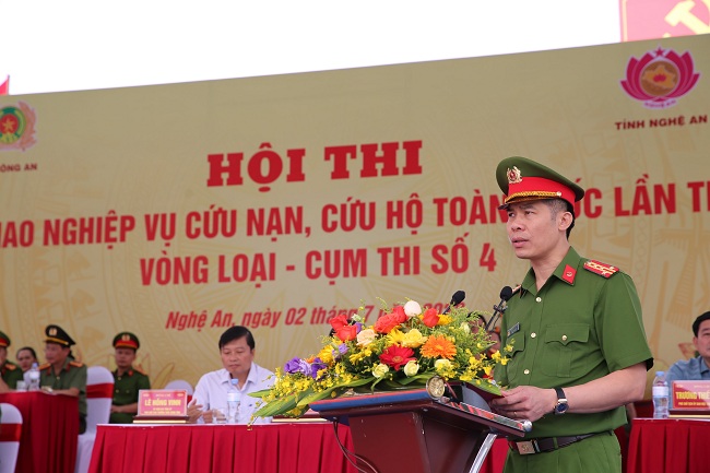 Đồng chí Đại tá Cao Minh Huyền, Phó Giám đốc Công an tỉnh Nghệ An phát biểu khai mạc Hội thao