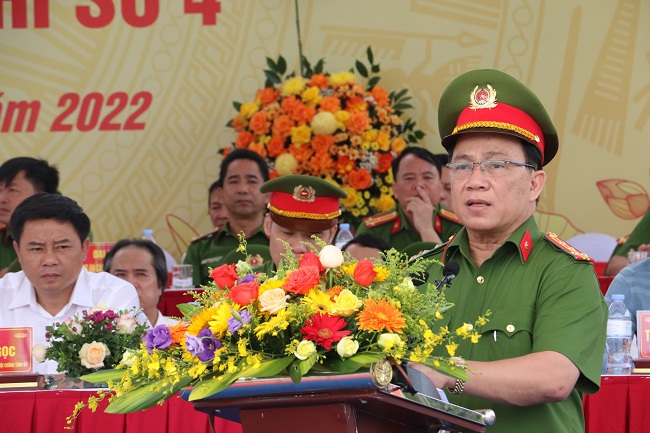 Đồng chí Lê Hồng Vinh, Phó Chủ tịch Thường trực UBND tỉnh Nghệ An và đồng Đại tá Huỳnh Thới An, Phó Cục trưởng Cục Cảnh sát phòng cháy, chữa cháy và cứu nạn, cứu hộ, Bộ Công an đã biểu dương kết quả mà các đoàn đạt được trong Hội thao lần này