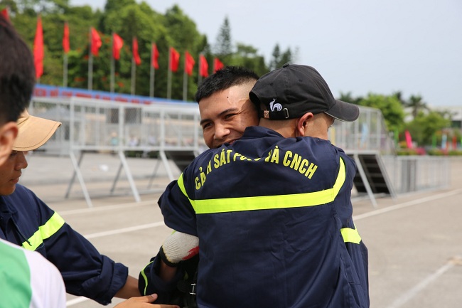 và cả nước mắt chiến thắng