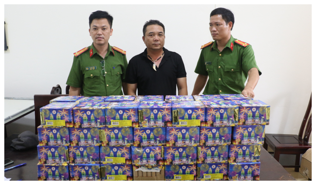 Triệt phá đường dây buôn pháo lậu xuyên Việt