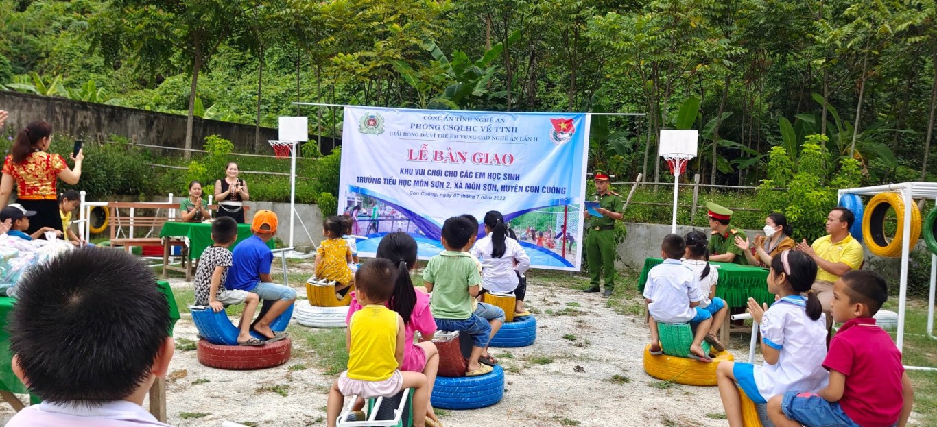 Trẻ em xã Môn Sơn, Con Cuông có thêm nhiều niềm vui trong dịp hè