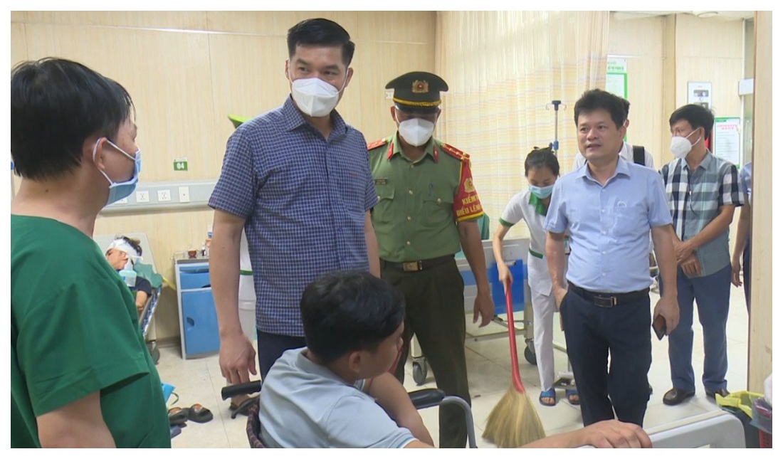 Thông tin về vụ xe khách va chạm xe bồn chở xi măng trên Quốc lộ 1A