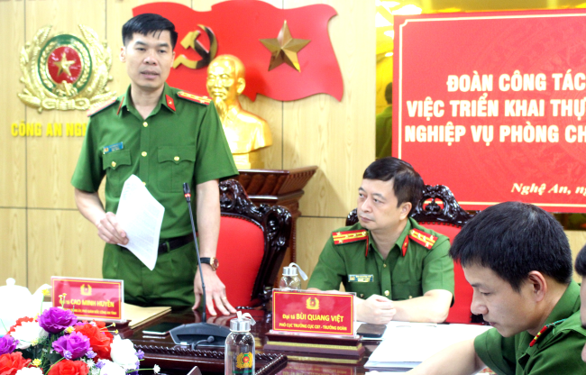 Đồng chí Đại tá Cao Minh Huyền, Phó Giám đốc Công an tỉnh Nghệ An phát biểu tiếp thu ý kiến của đồng chí Cục phó Cục Cảnh sát PCCC&CNCH và Đoàn công tác, đồng thời yêu cầu các phòng nghiệp vụ tiếp tục làm tốt công tác nắm tình hình; tham mưu UBND tỉnh triển khai hiệu quả các văn bản chỉ đạo của Đảng, Nhà nước, Chính phủ, Bộ Công an về công tác PCCC & CNCH