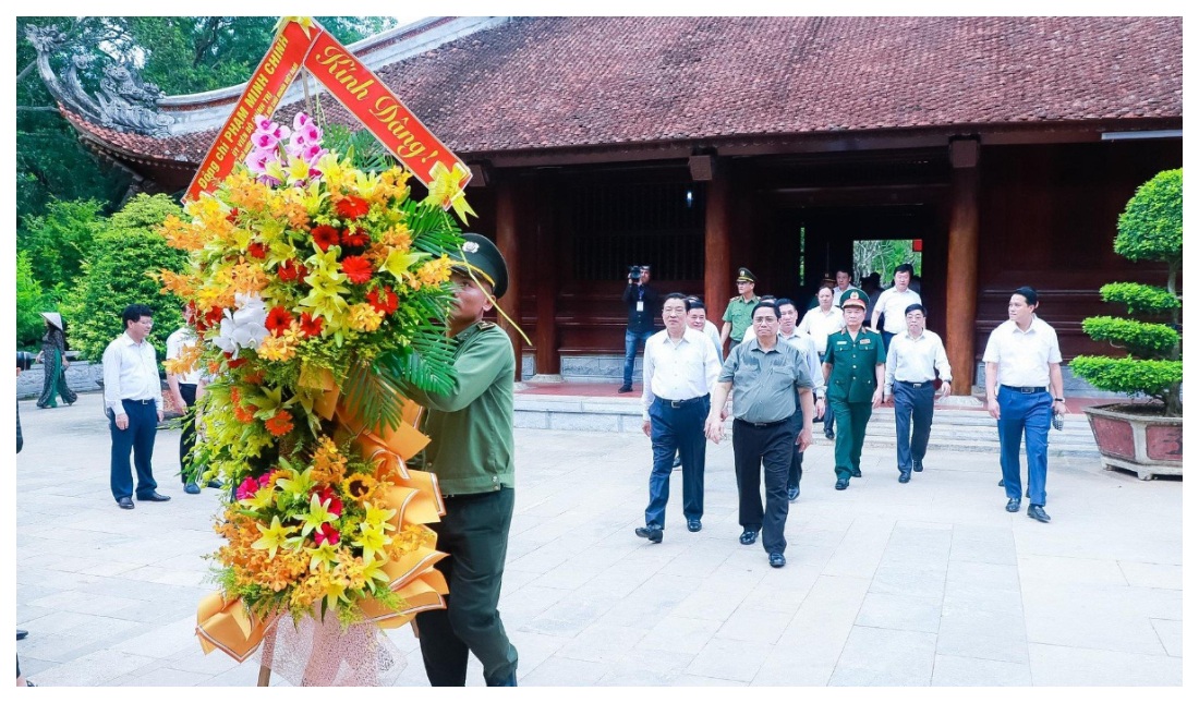Đồng chí Thủ tướng Phạm Minh Chính dâng hoa, dâng hương tưởng niệm Chủ tịch Hồ Chí Minh, tri ân các anh hùng, liệt sĩ tại tỉnh Nghệ An