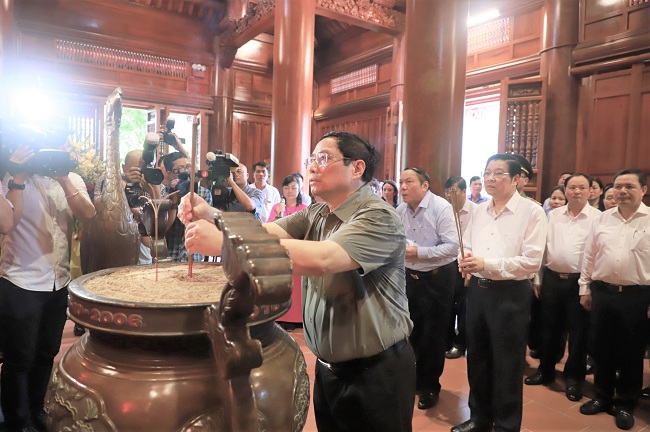 Đồng chí Thủ tướng Phạm Minh Chính dâng hương tưởng niệm Chủ tịch Hồ Chí Minh