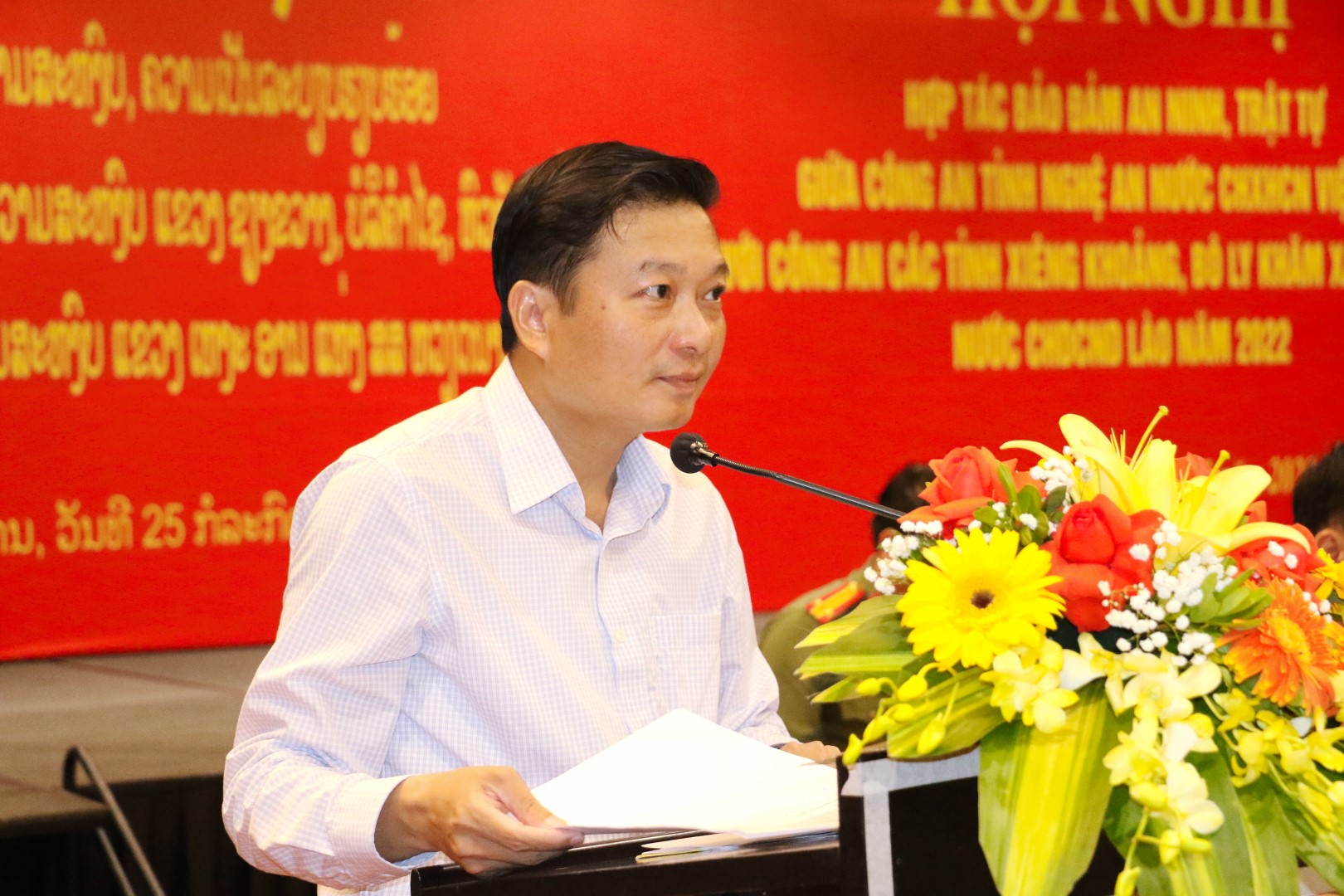 Đồng chí Lê Hồng Vinh, Phó Chủ tịch Thường trực UBND tỉnh Nghệ An phát biểu tại Hội Nghị.