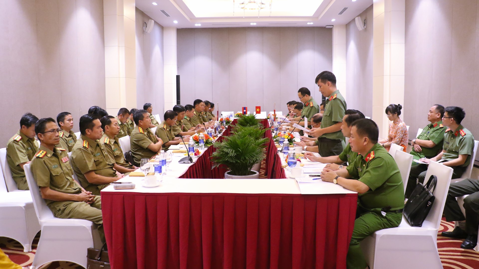 Buổi Hội đàm giữa Công an tỉnh Nghệ An, Việt Nam và Công an 3 tỉnh nước bạn