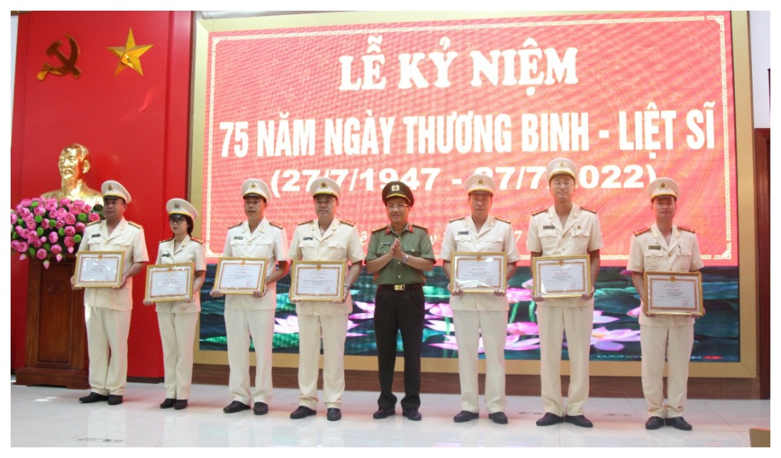 Kỷ niệm 75 năm Ngày Thương binh - liệt sĩ