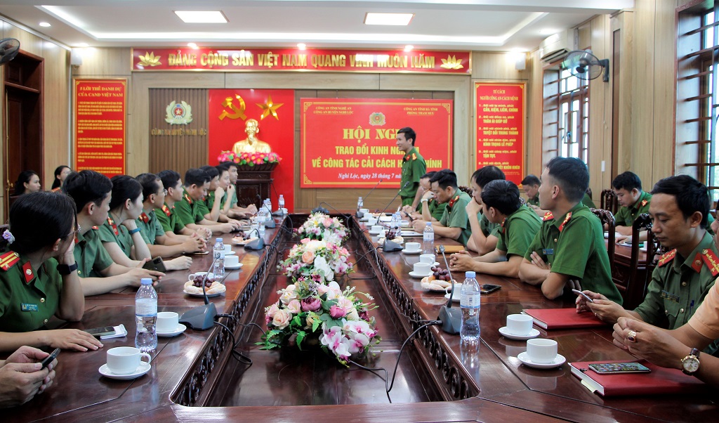 Đoàn công tác Công an tỉnh Hà Tĩnh làm việc với Công an huyện Nghi Lộc