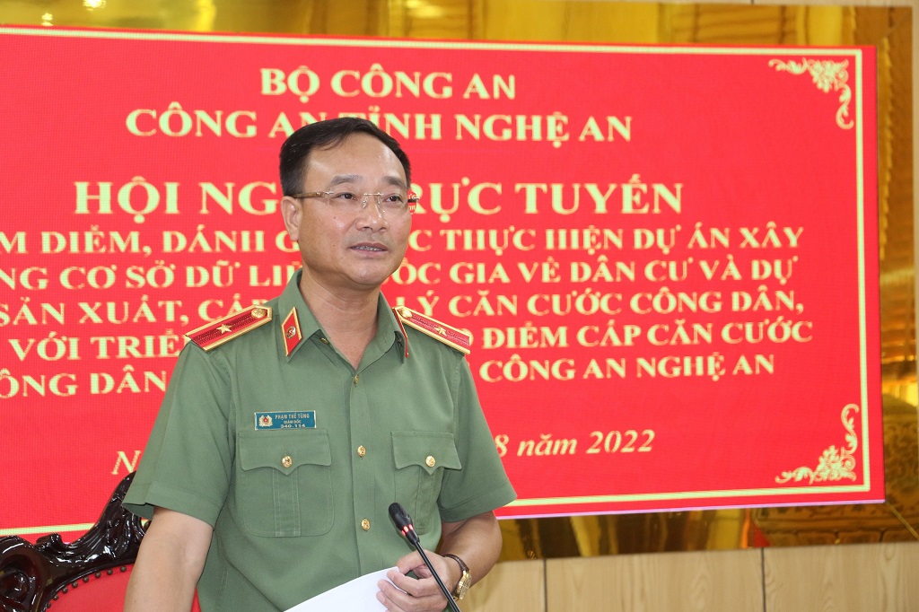 Đồng chí Thiếu tướng Phạm Thế Tùng, Giám đốc Công an tỉnh phát biểu tại Hội nghị