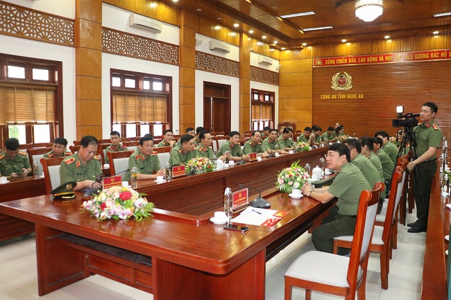 Các đại biểu tham dự buổi lễ