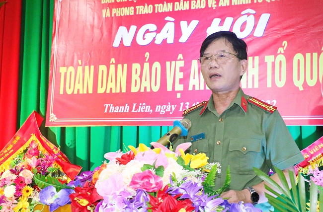 Đồng chí Đại tá Lê Văn Thái, Phó Giám đốc Công an tỉnh đánh giá cao và chúc mừng những thành tích của địa phương trong xây dựng phong trào toàn dân bảo vệ ANTQ thời gian qua