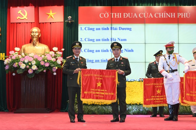 Công an tỉnh Nghệ An luôn là đơn vị xuất sắc trong phong trào thi đua