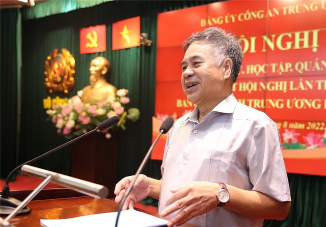 Đồng chí PGS.TS Nguyễn Viết Thông phát biểu tại Hội nghị