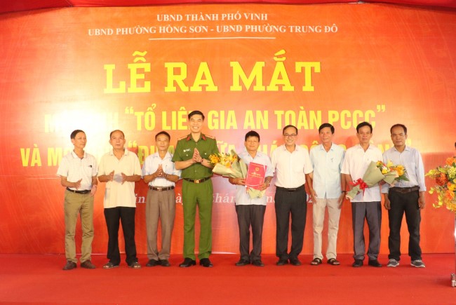 Lễ ra mắt mô hình “Tổ liên gia an toàn PCCC” và “Điểm chữa cháy công cộng”