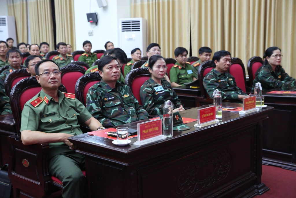 Đồng chí Thiếu tướng Phạm Thế Tùng, Ủy viên Ban Thường vụ Tỉnh ủy, Giám đốc Công an tỉnh dự Hội nghị