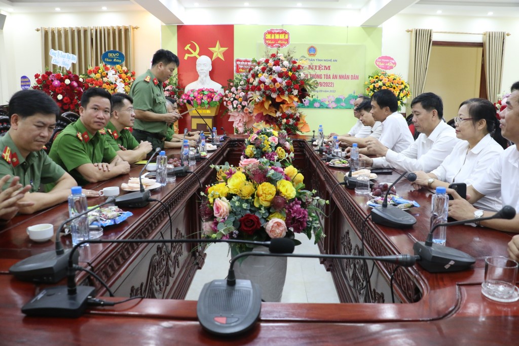 Toàn cảnh buổi chúc mừng ngày truyền thống