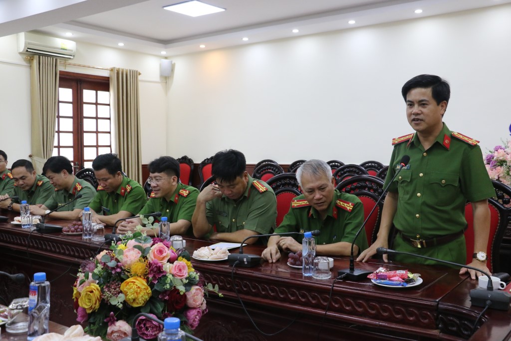 Đồng chí Đại tá Nguyễn Đức Hải - Phó giám đốc Công an tỉnh phát biểu chúc mừng Ngày truyền thống ngành Toà án