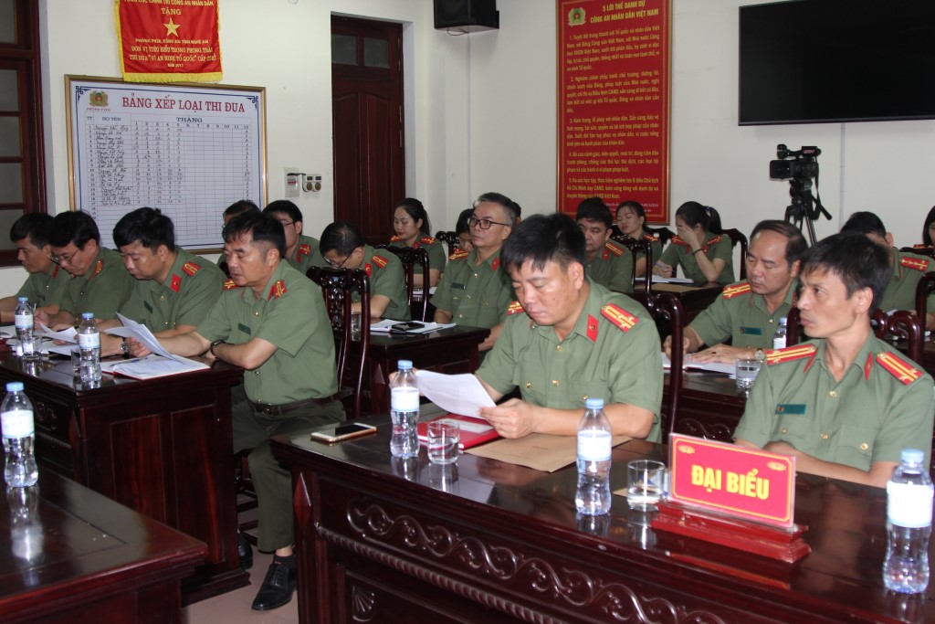 Trưởng phòng Xây dựng phong trào toàn dân bảo vệ ANTQ báo cáo tình hình, kết quả công tác 9 tháng đầu năm 2022