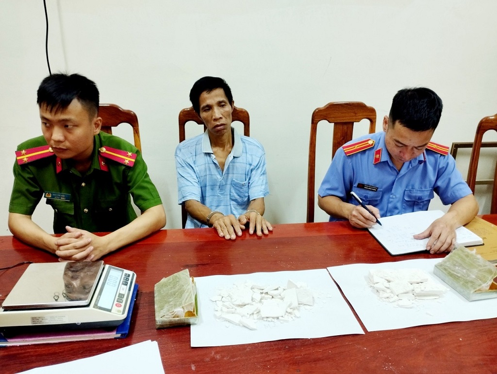 Bắt đối tượng vận chuyển 02 bánh hêrôin