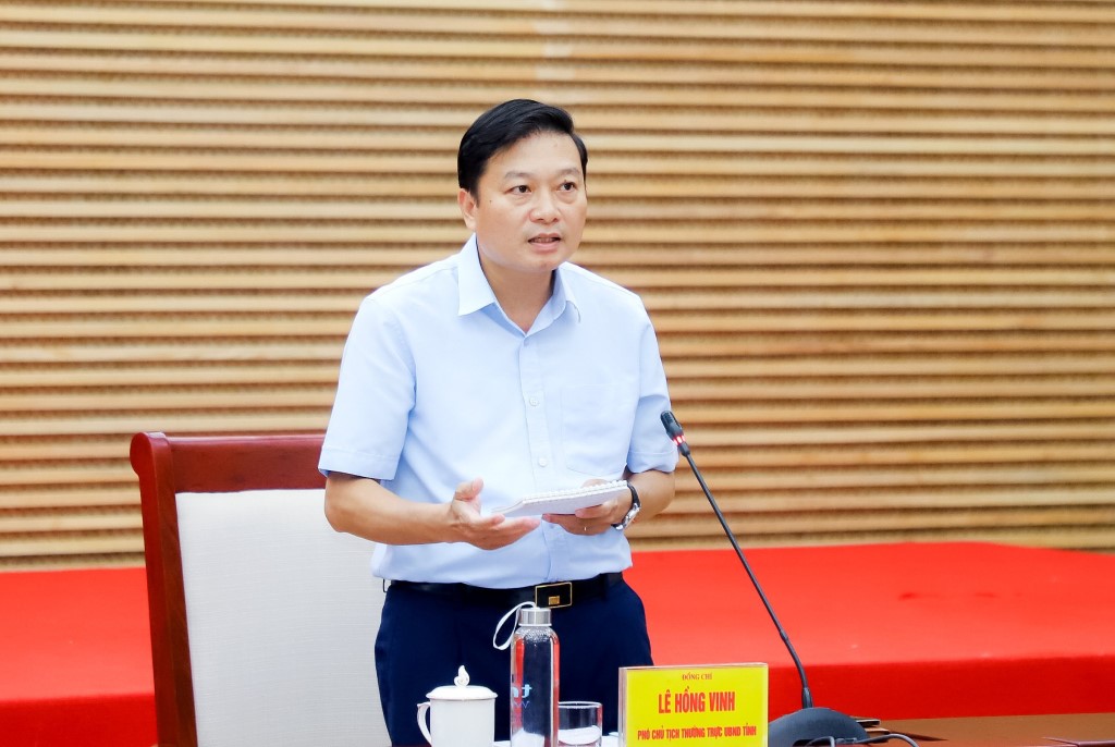 Phó Chủ tịch Thường trực UBND tỉnh Lê Hồng Vinh phát biểu tại Hội nghị