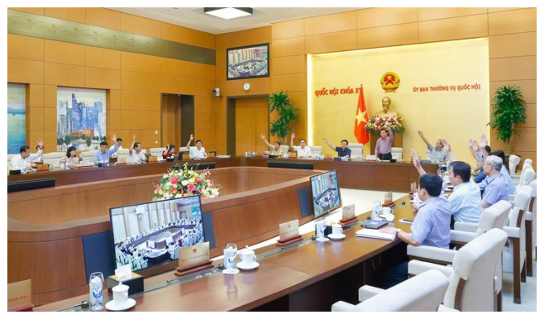 Bổ sung Nghị quyết về biển số ô tô đấu giá vào Chương trình xây dựng luật, pháp lệnh năm 2022