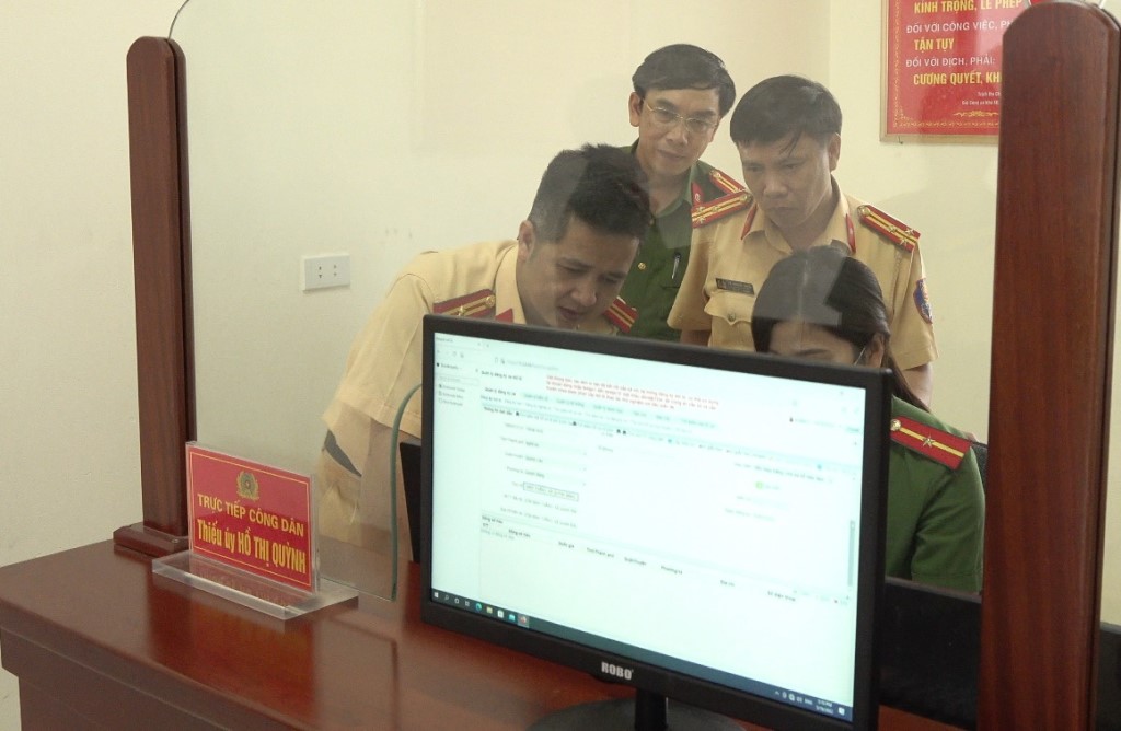 Phòng Cảnh sát giao thông hướng dẫn Công an cấp xã triển khai đăng ký xe mô tô cho công dân đợt đầu tiên từ ngày 21/5/2022