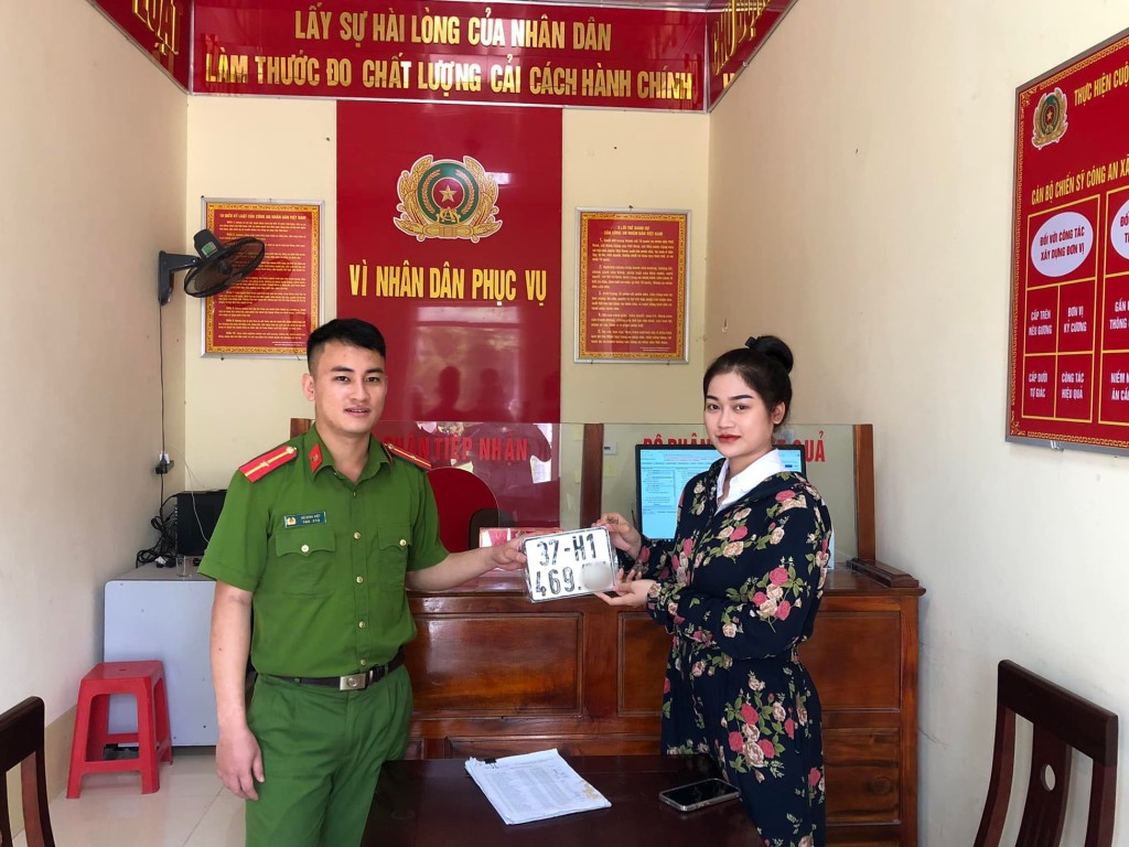 Việc phân cấp đăng ký xe mô tô cho Công an cấp xã đã mang lại nhiều thuận lợi cho người dân
