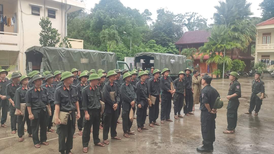 Chưa đầy 24 tiếng đồng hồ kể từ khi trật lũ lịch sử diễn ra, dưới sự chỉ đạo của Lãnh đạo Công an tỉnh, ngay trong đêm 02/10/2022, hơn 50 cán bộ, chiến sĩ Phòng Cảnh sát cơ động, Công an tỉnh Nghệ An do đồng chí Đại tá Cao Minh Huyền, Phó Giám đốc Công an tỉnh dẫn đầu đã xung kích lên đường giúp người dân tại huyện Kỳ Sơn khắc phục hậu quả của trận lũ lịch sử. Đúng 1h30 sáng 03/10/2022, lực lượng đã có mặt tại huyện Kỳ Sơn