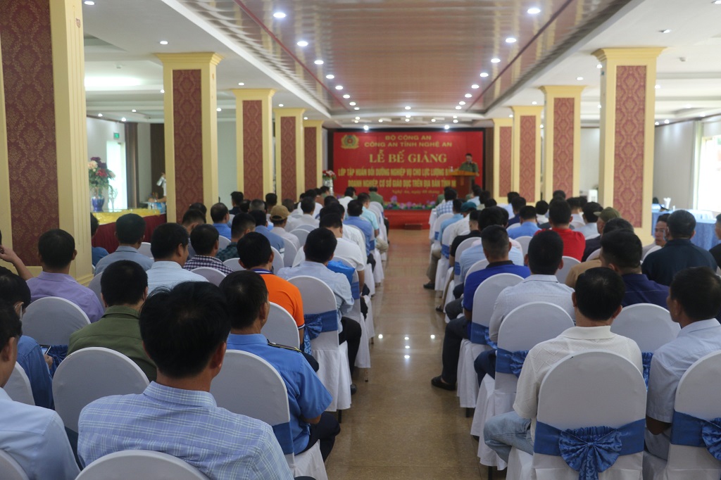 Toàn cảnh buổi bế giảng