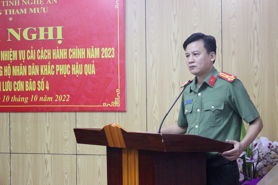 Đồng chí Thượng tá Phạm Vũ Cường - Trưởng phòng Tham mưu Công an tỉnh phát biểu tại Hội nghị
