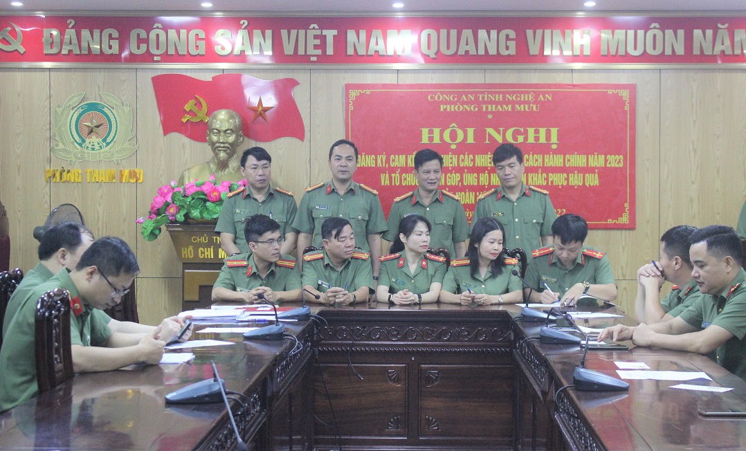 Các đội công tác và các tổ chức, đoàn thể ký cam kết thực hiện nhiệm vụ CCHC năm 2023